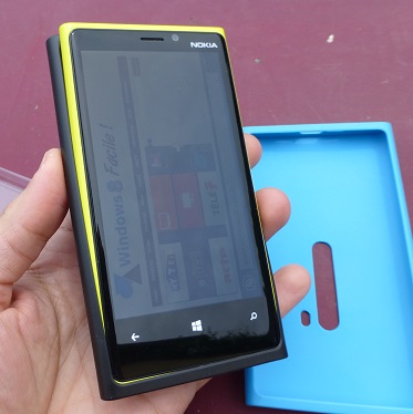 Lumia 920 coque noire sur jaune