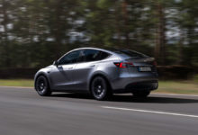 tesla model y gris quiksilver