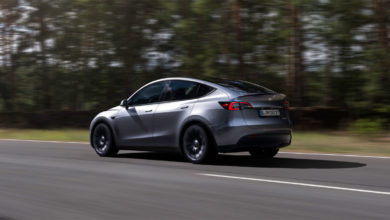 tesla model y gris quiksilver