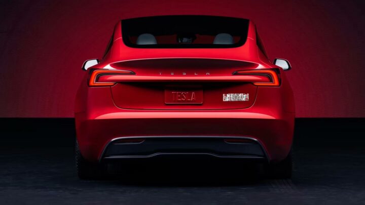 Tesla Model 3 Plaid arriere rouge