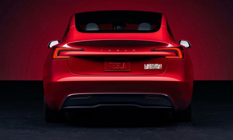 Tesla Model 3 Plaid arriere rouge